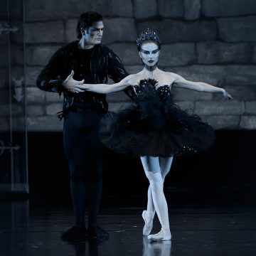 What Is Black Swan Event and How It Impacts Markets?